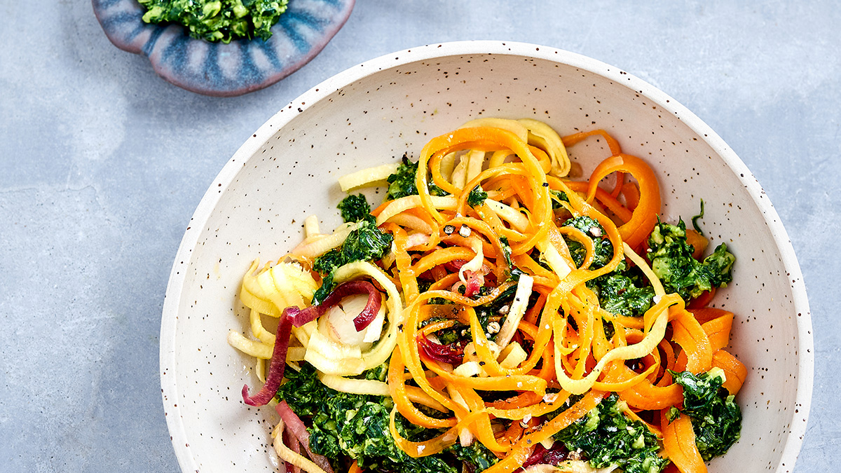 Vegetable spaghetti with pesto - the perfect alternative to pasta