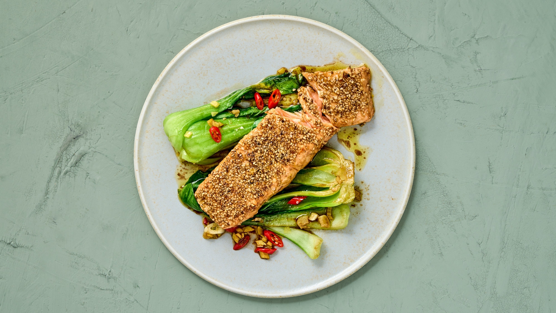 Marinierter Lachs mit Pak Choi: Asiatisch inspiriertes Gericht für eine ausgewogene Ernährung
