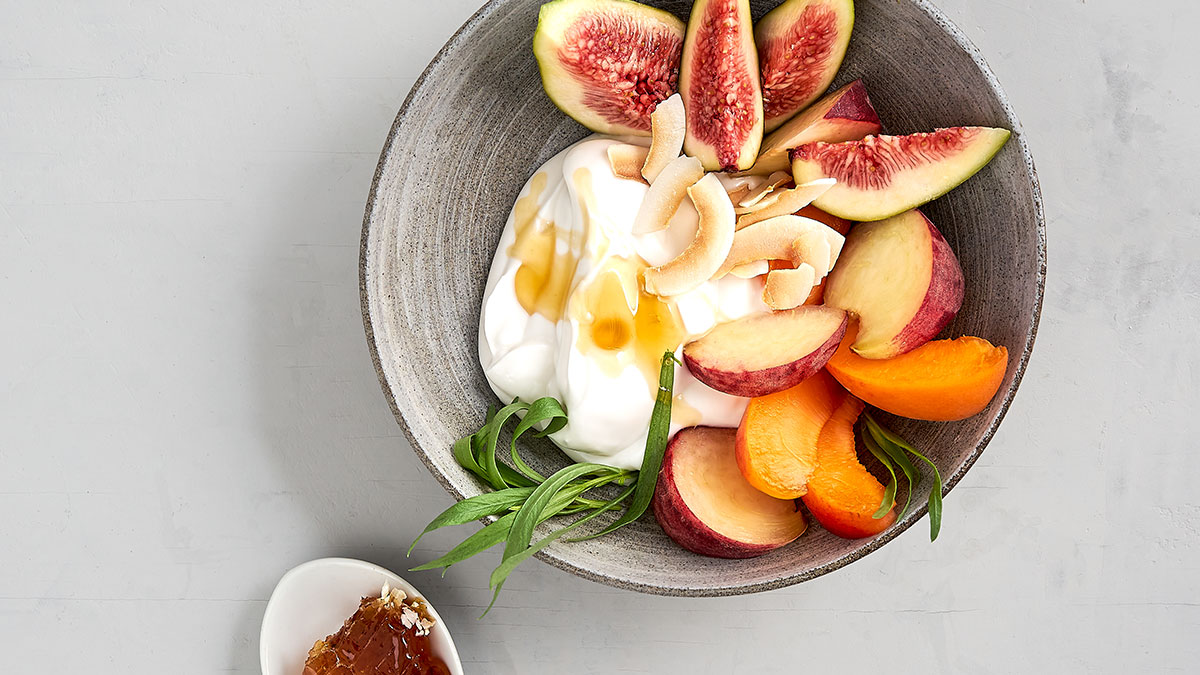 Coconut bowl with fresh fruit: Delicious and healthy for a high-energy start